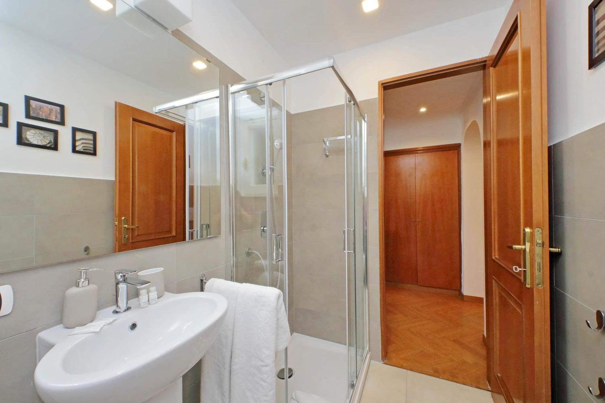 Ych-Comfortable 2 Bedrooms Flat Near Colosseum Rzym Zewnętrze zdjęcie